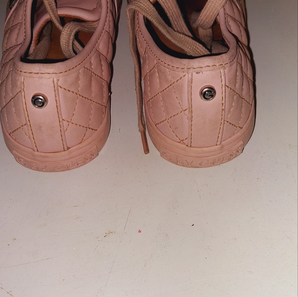 Like new women's Guess shoes - Picture 4 of 5